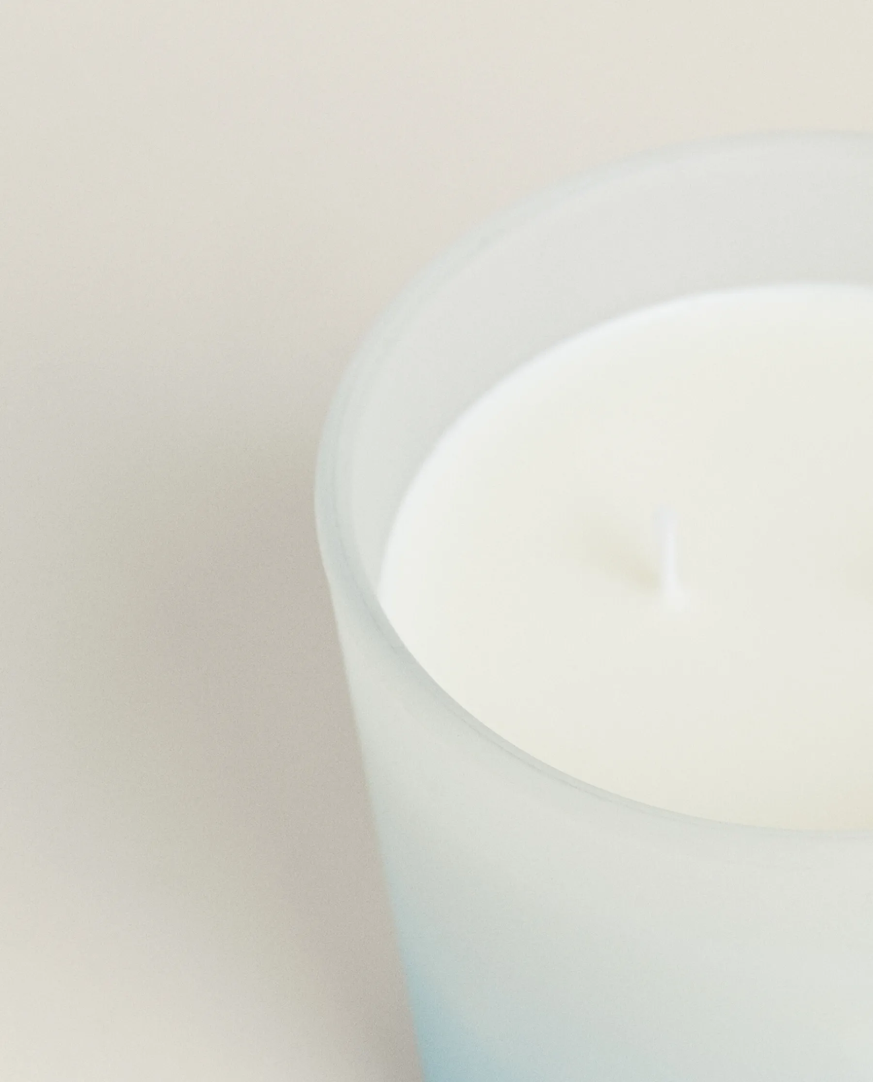 ZARA Home (350 G) White Powdery Scented Candle