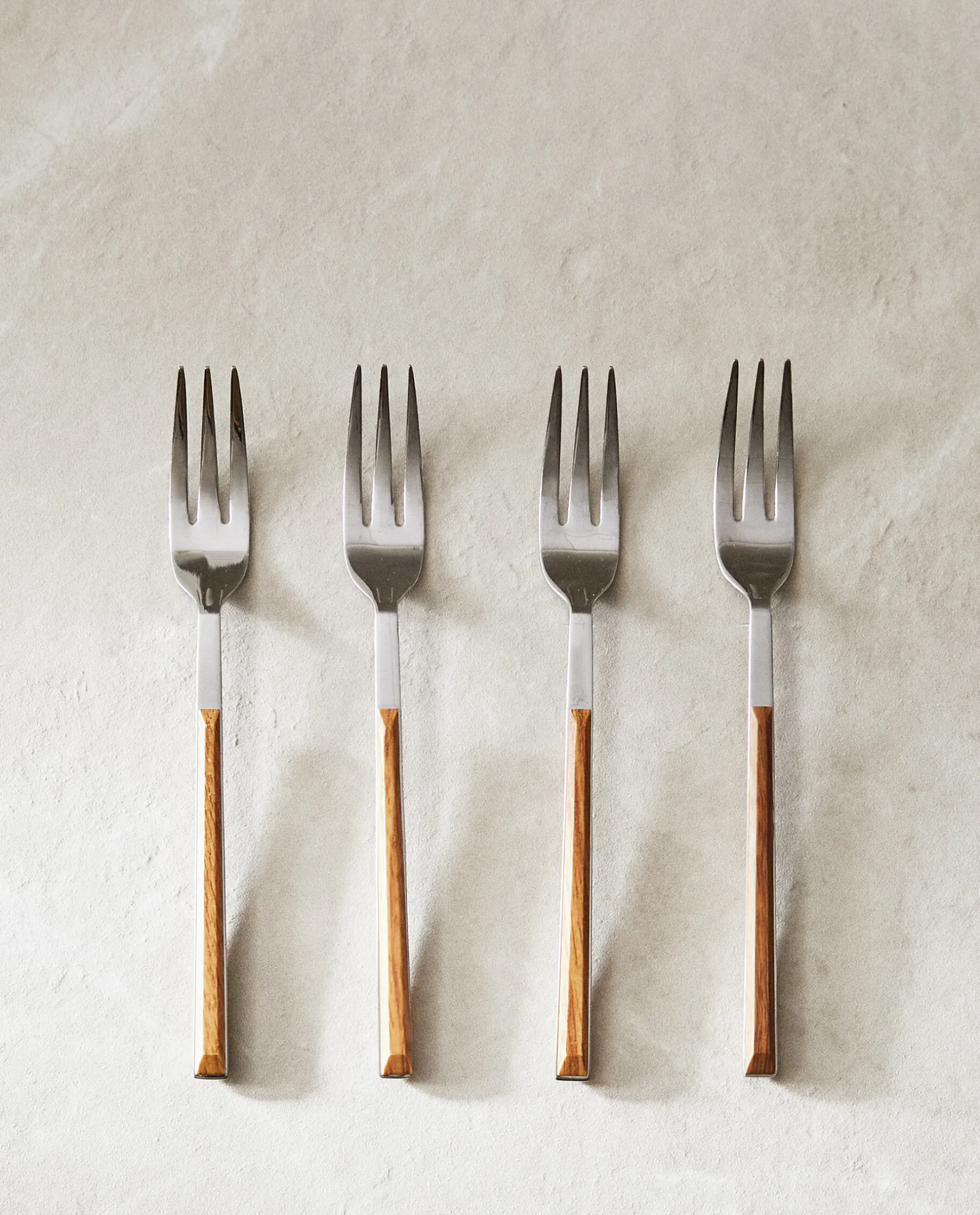 ZARA Home Box 4 Brunch Forks With Wood Pattern Handle