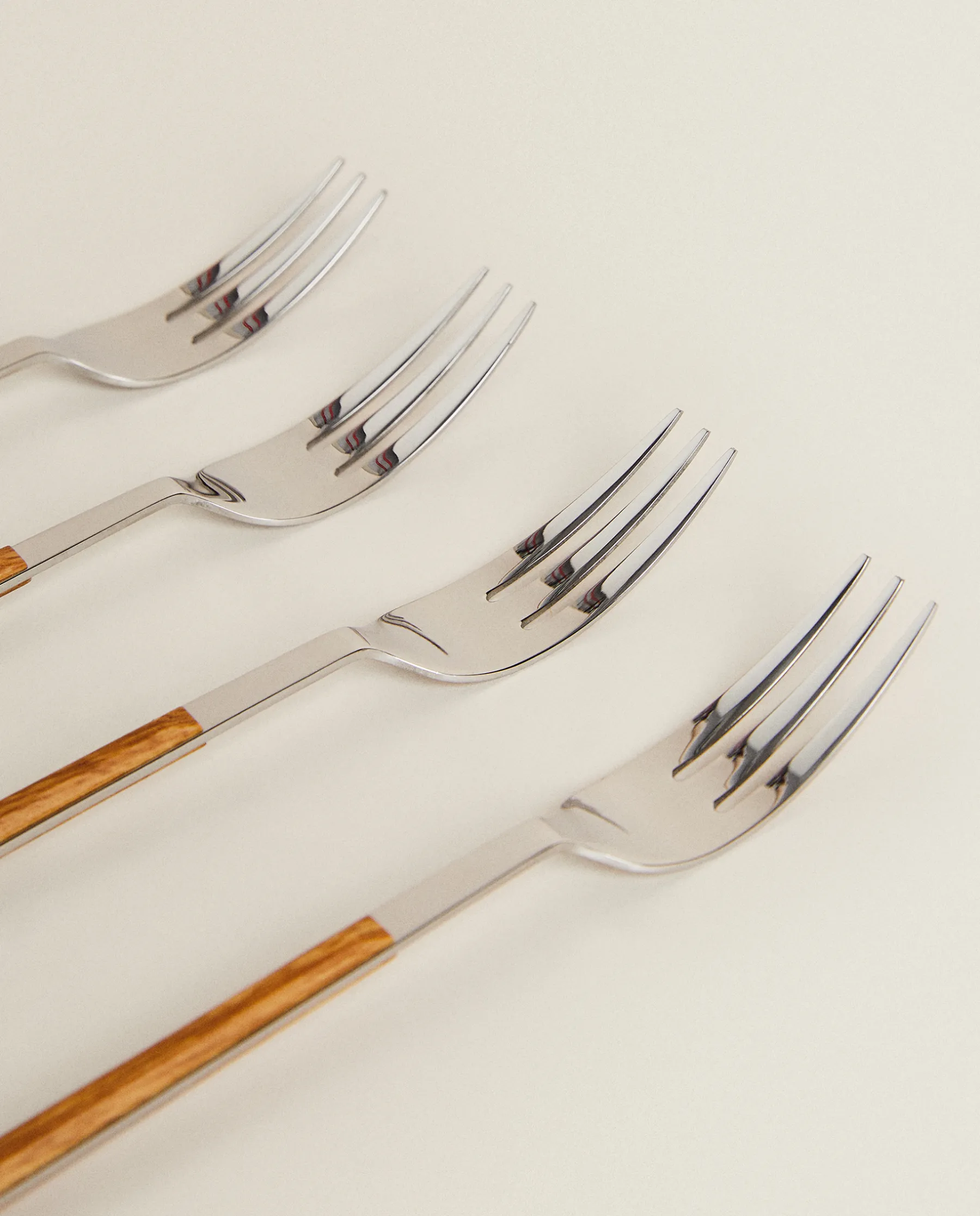 ZARA Home Box 4 Brunch Forks With Wood Pattern Handle
