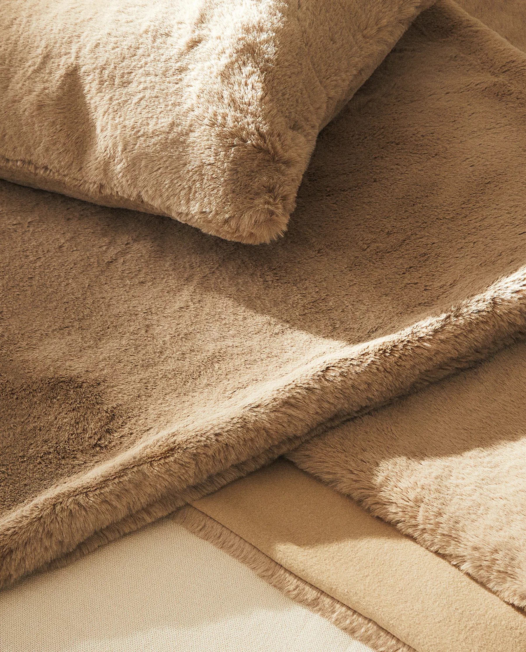 ZARA Home Double-Textured Faux Fur Blanket