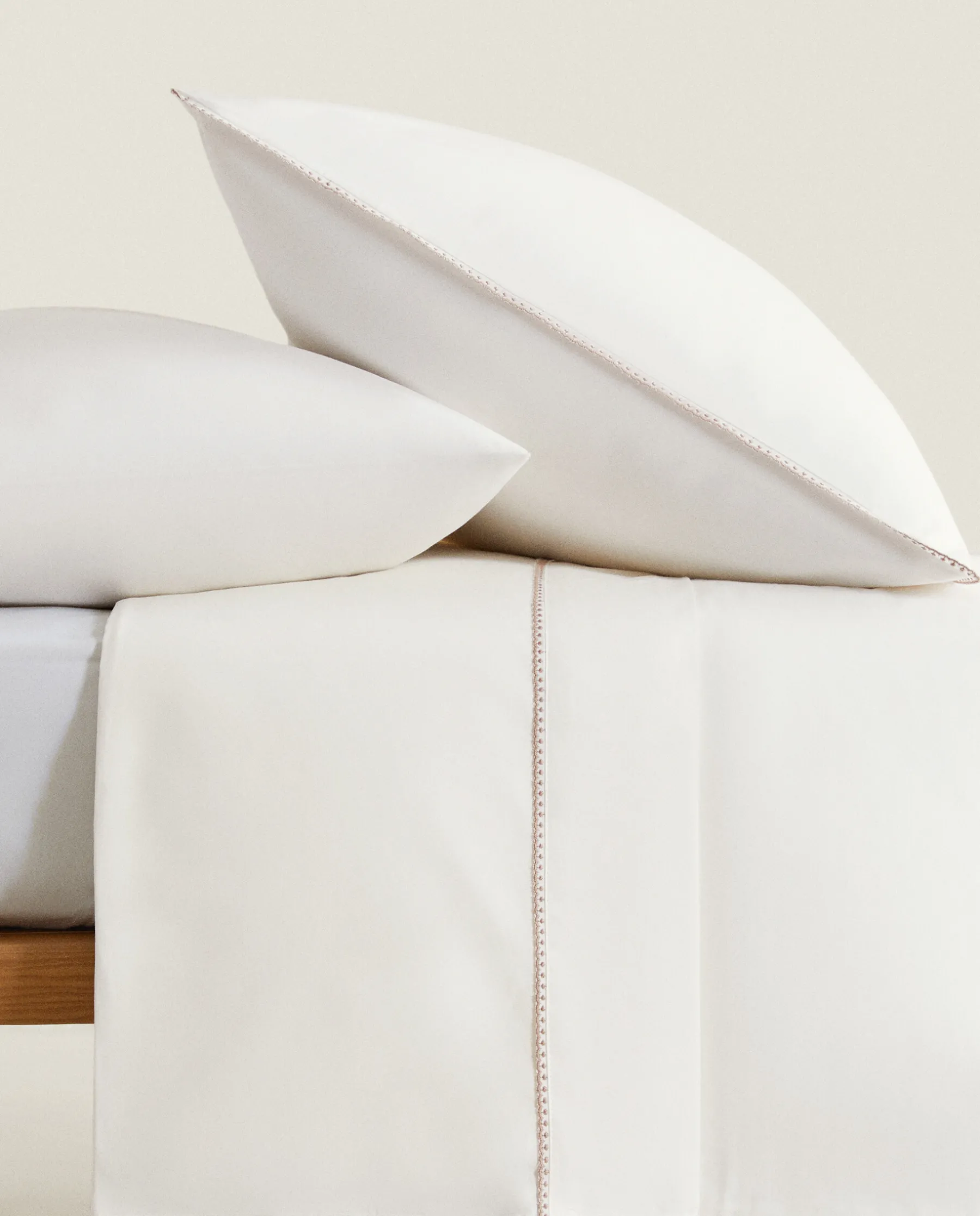 ZARA Home Fitted Sheet With Topstitching