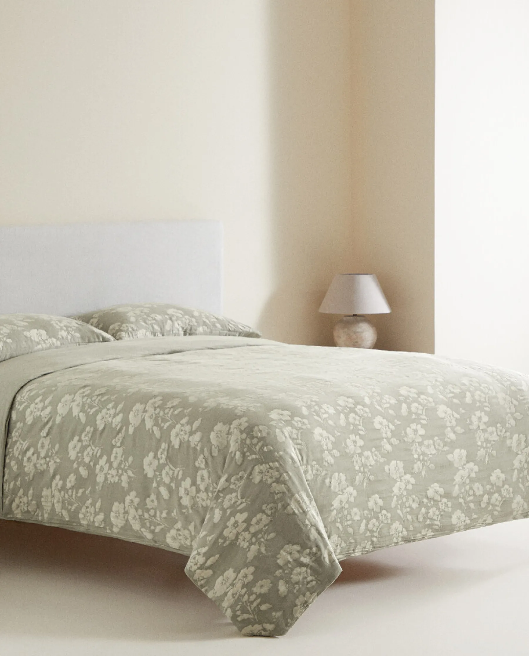 ZARA Home Floral Jacquard Duvet Cover