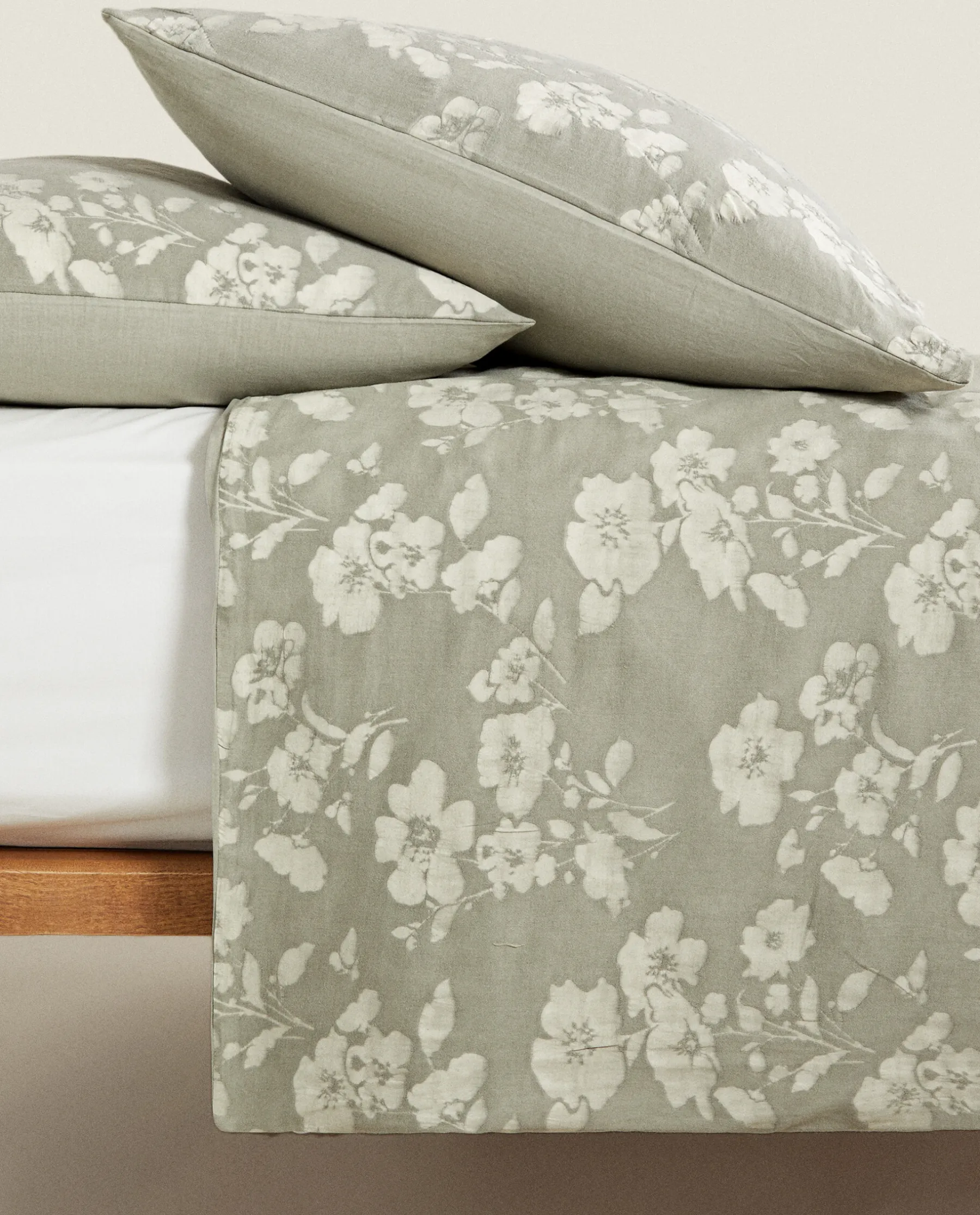 ZARA Home Floral Jacquard Duvet Cover