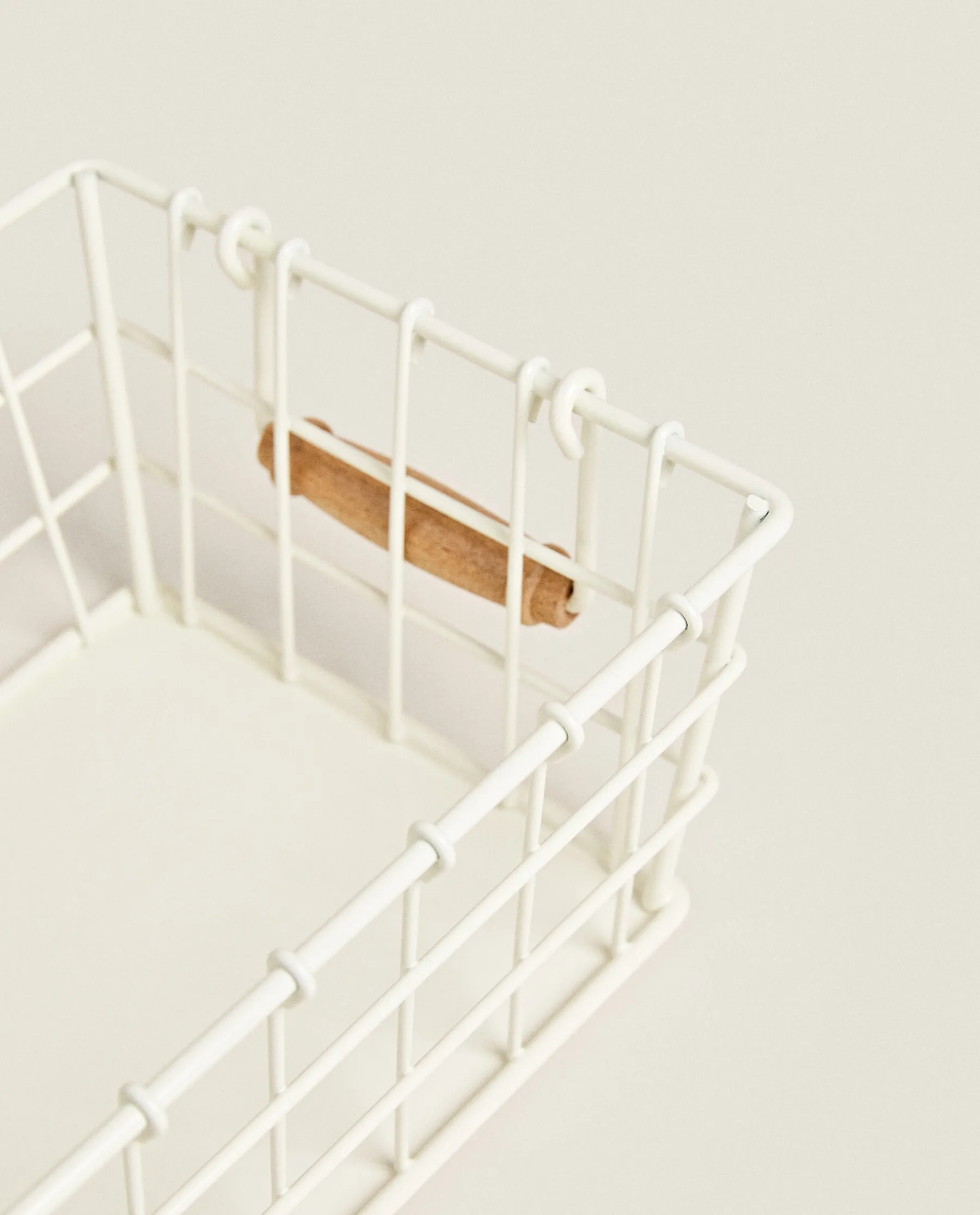 ZARA Home Lacquered Metal Basket