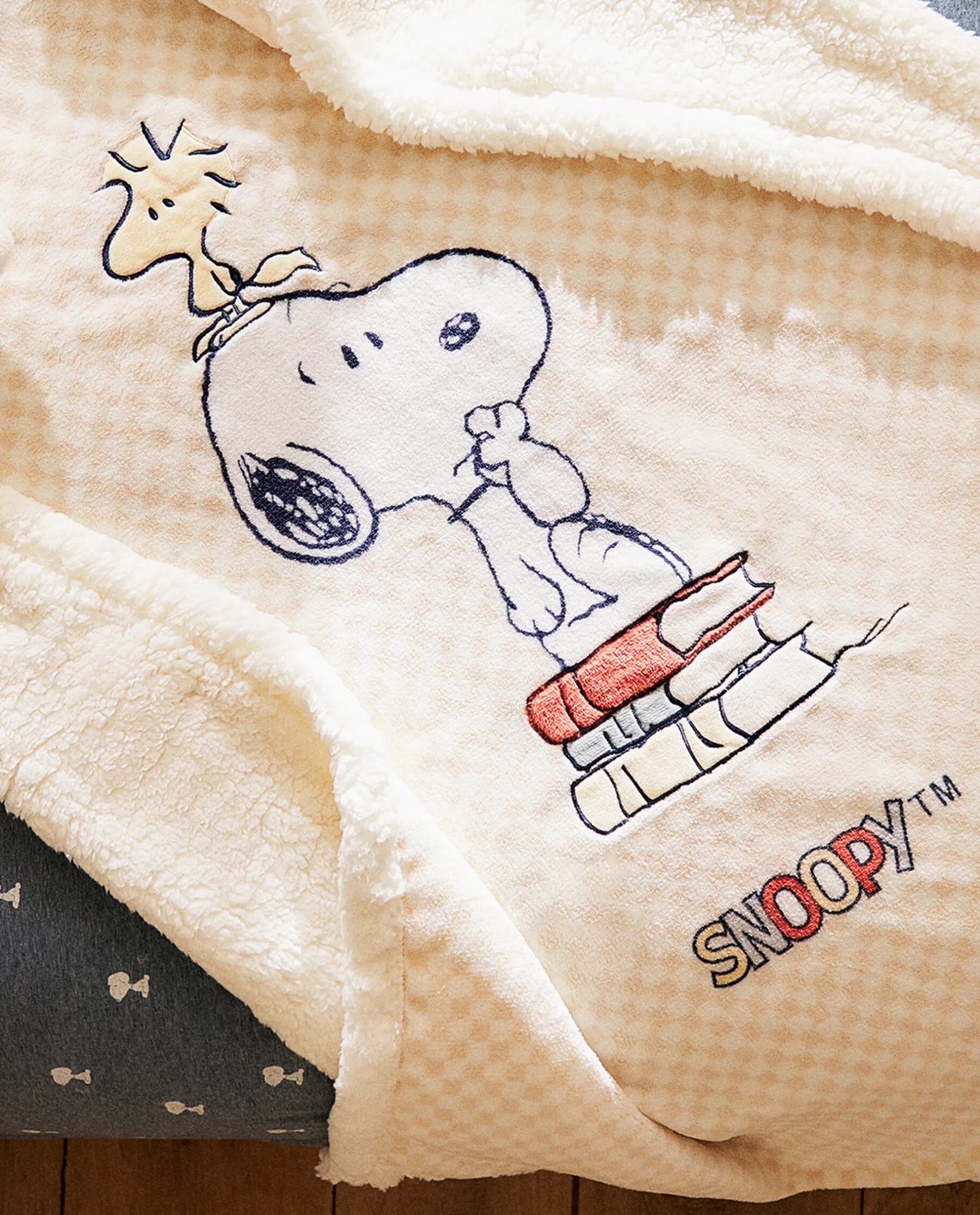 ZARA Home Peanuts™ Faux Shearling Blanket