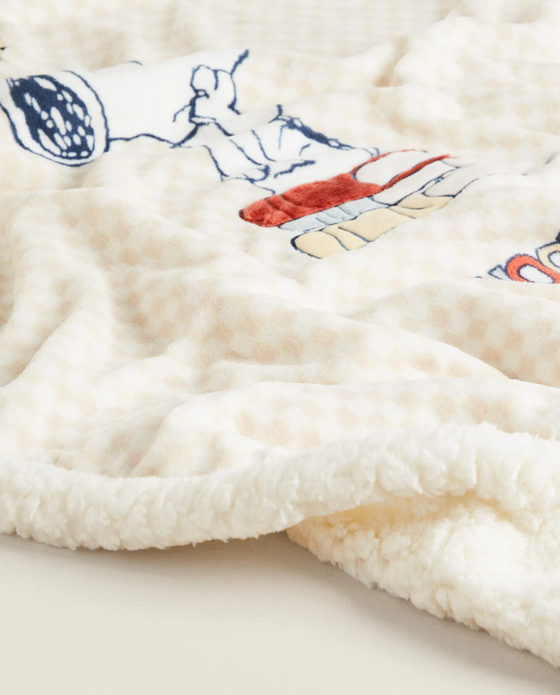 ZARA Home Peanuts™ Faux Shearling Blanket