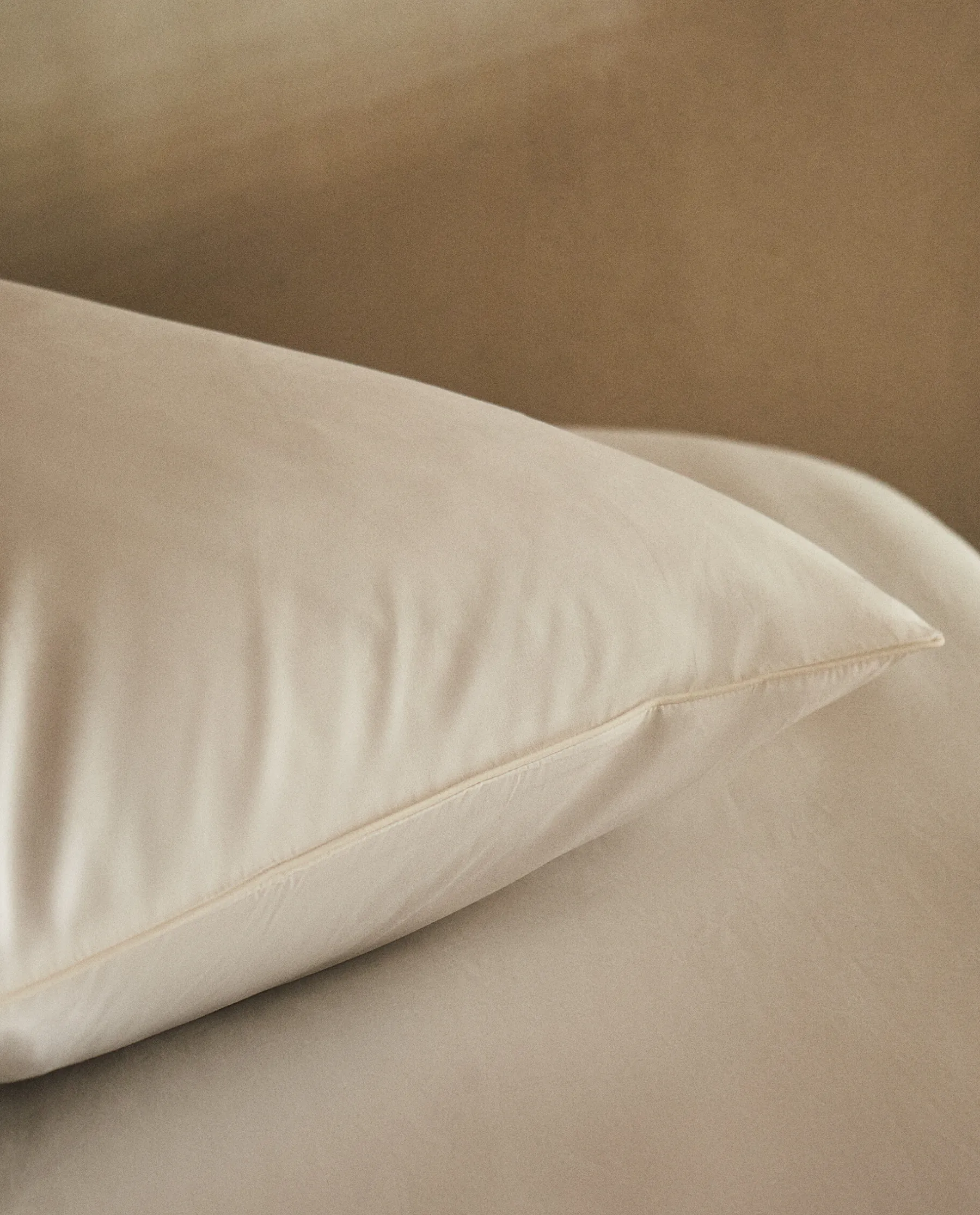 ZARA Home Pillowcase With Colored Piping Detail