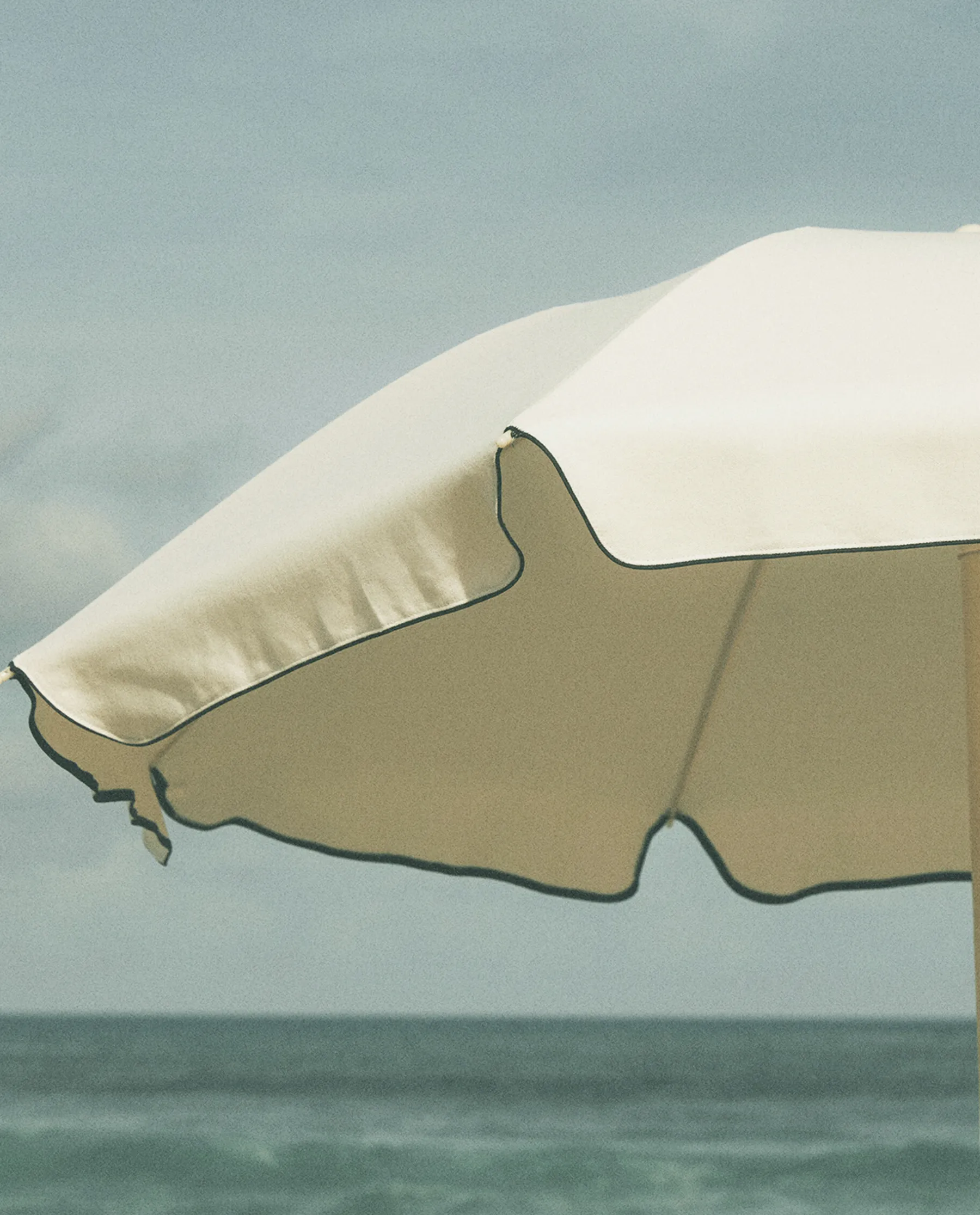 ZARA Home Plain Beach Umbrella (O 63.0")