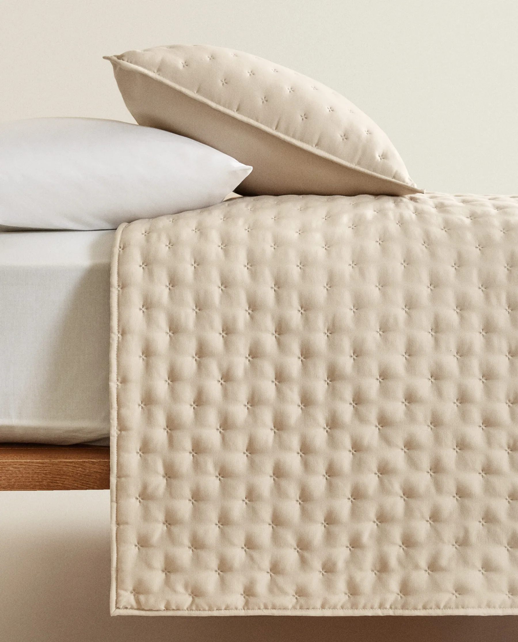 ZARA Home Quilted Quilt With Dots