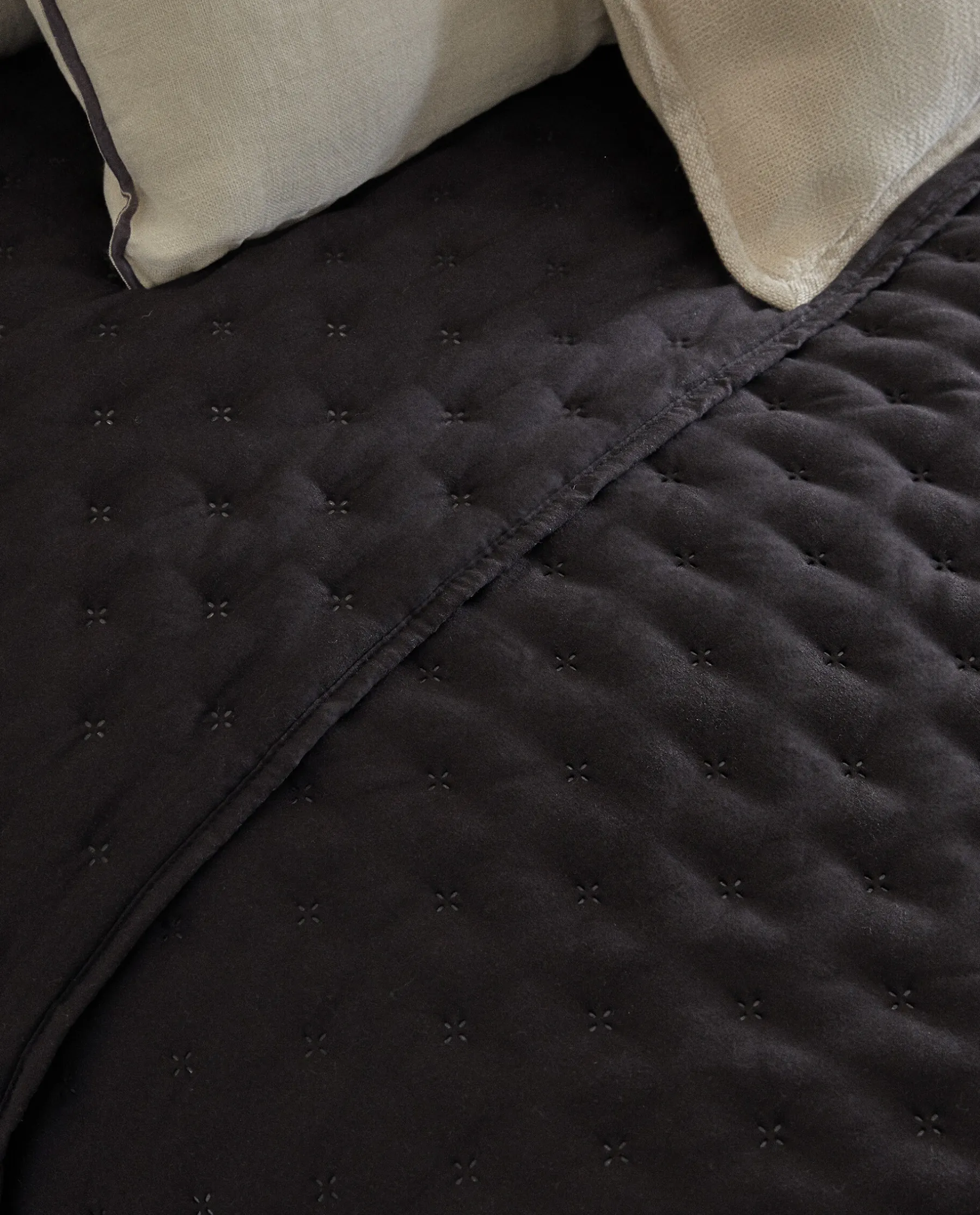 ZARA Home Quilted Quilt With Dots
