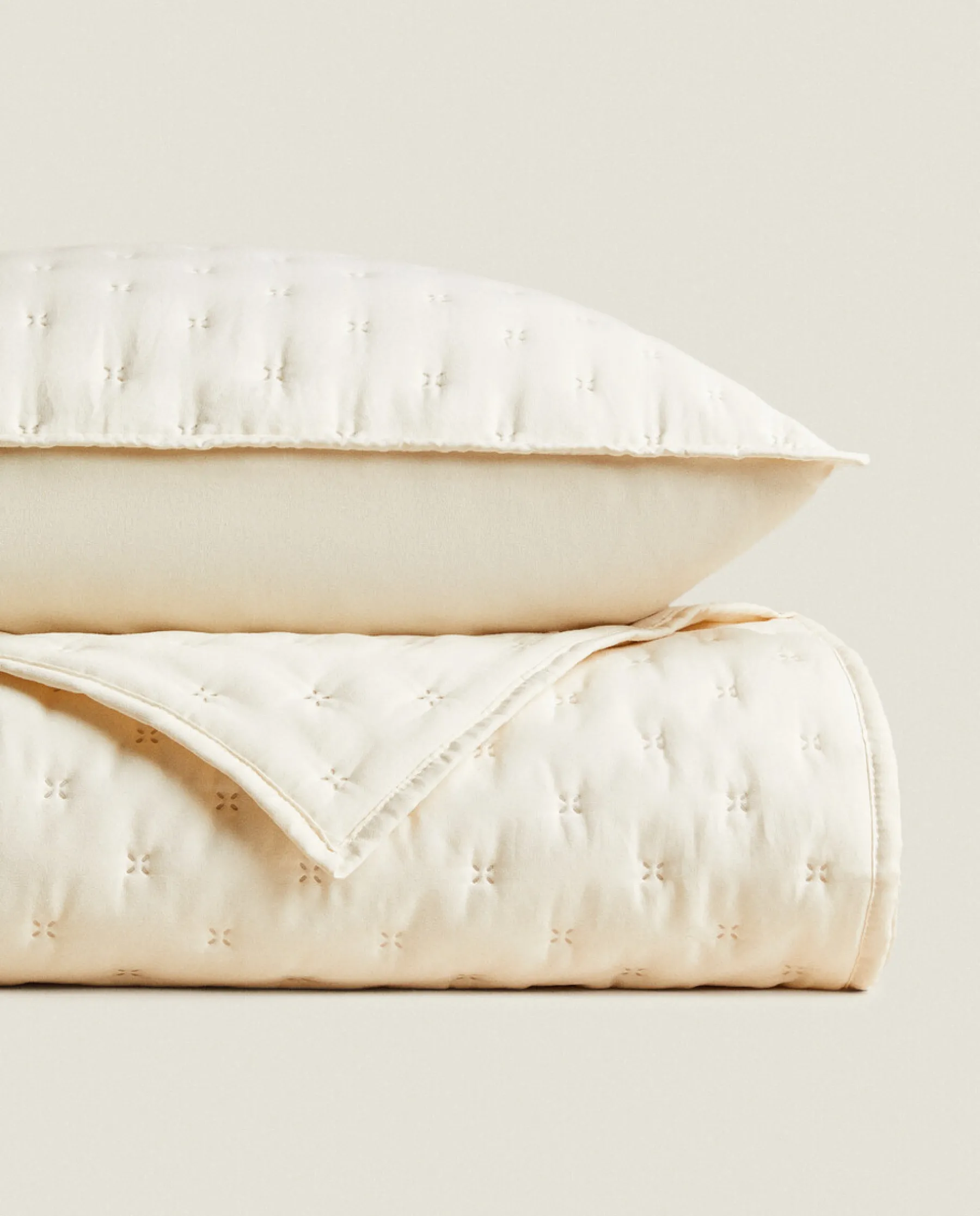 ZARA Home Quilted Quilt With Dots