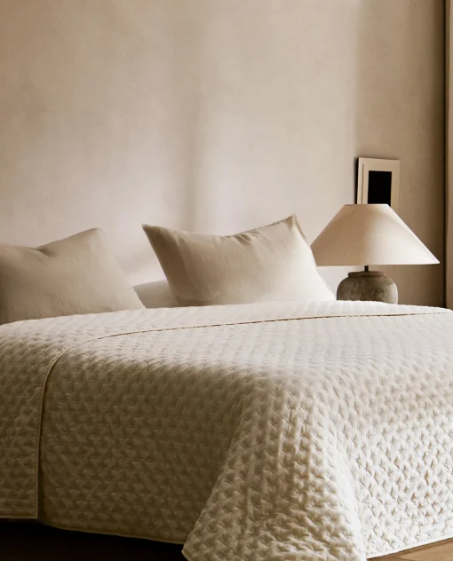 ZARA Home Quilted Quilt With Dots