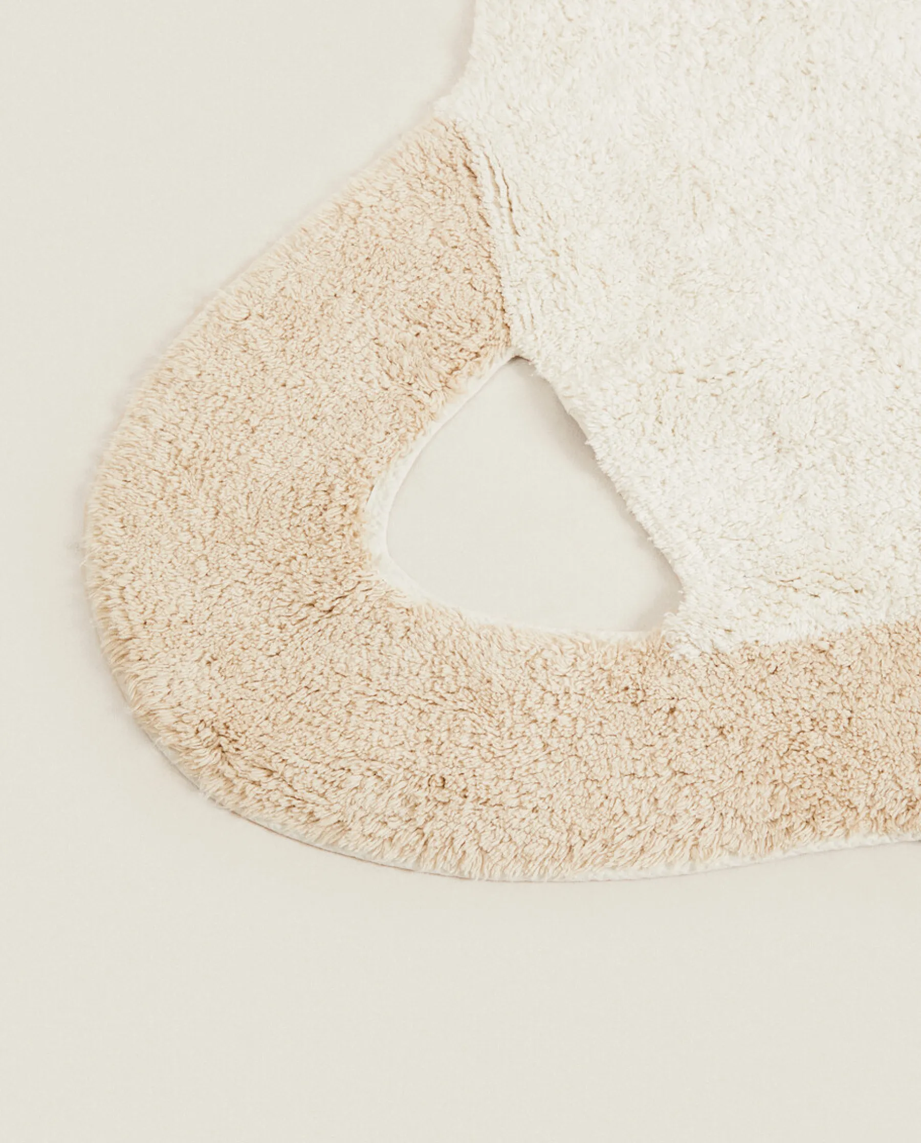 ZARA Home Saturn Shaped Rug