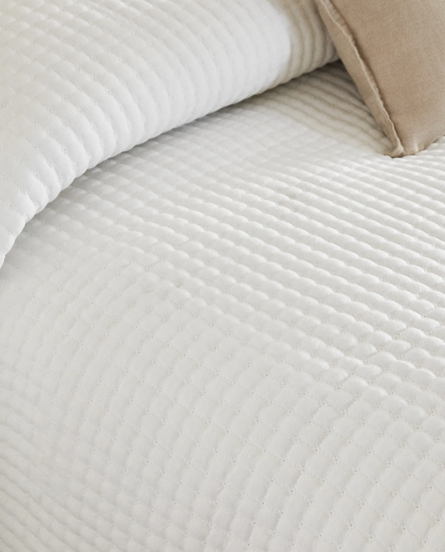 ZARA Home Textured Quilt With Linen Border