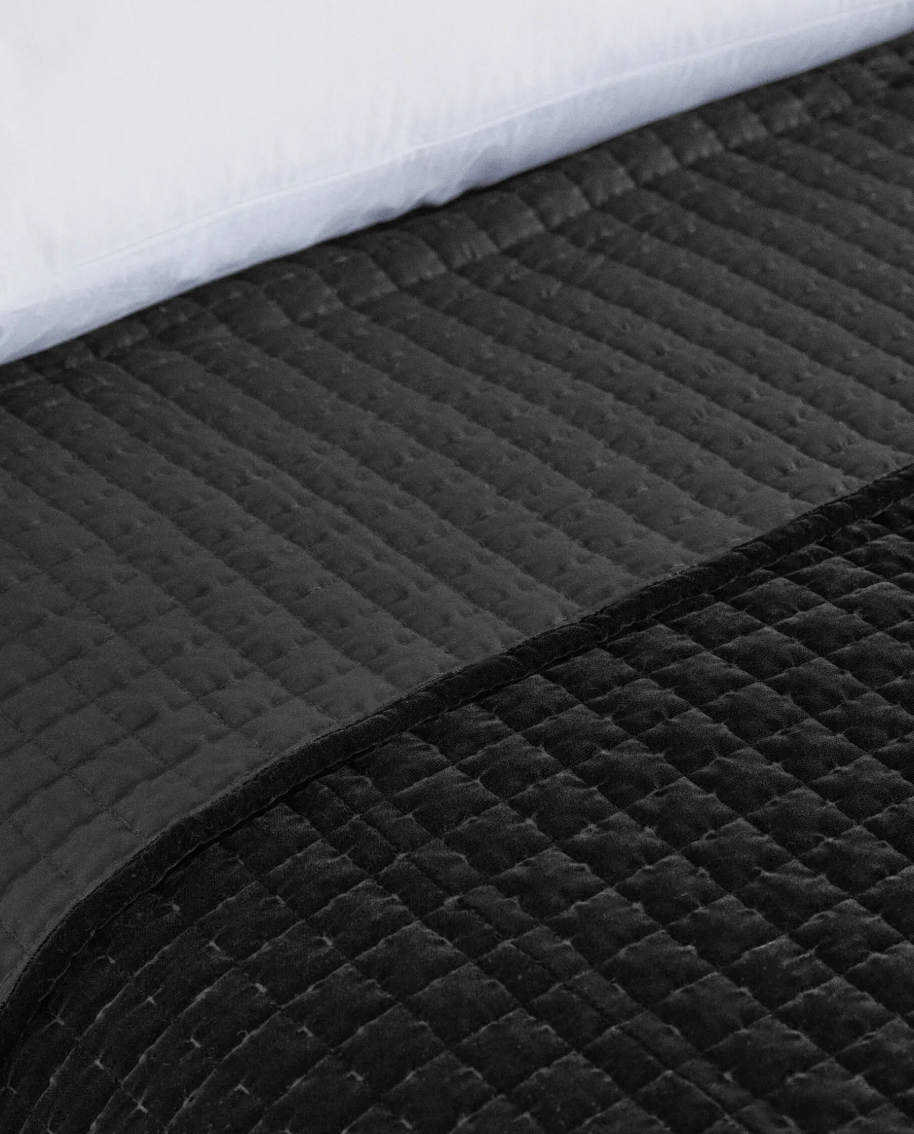 ZARA Home Velvet Quilt