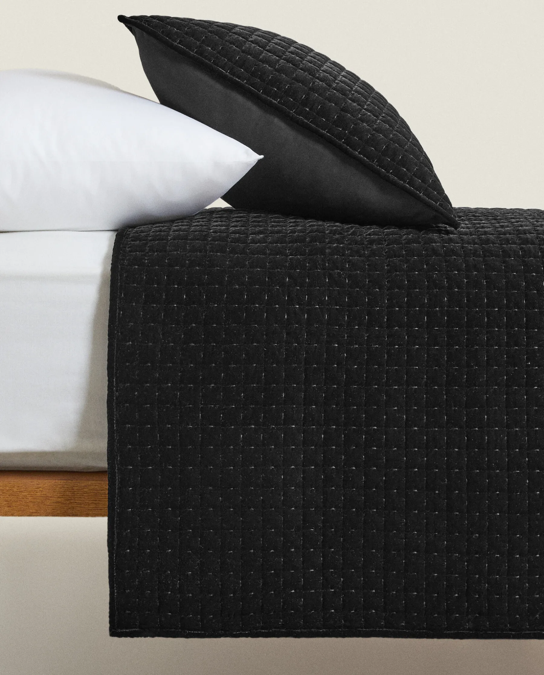 ZARA Home Velvet Quilt
