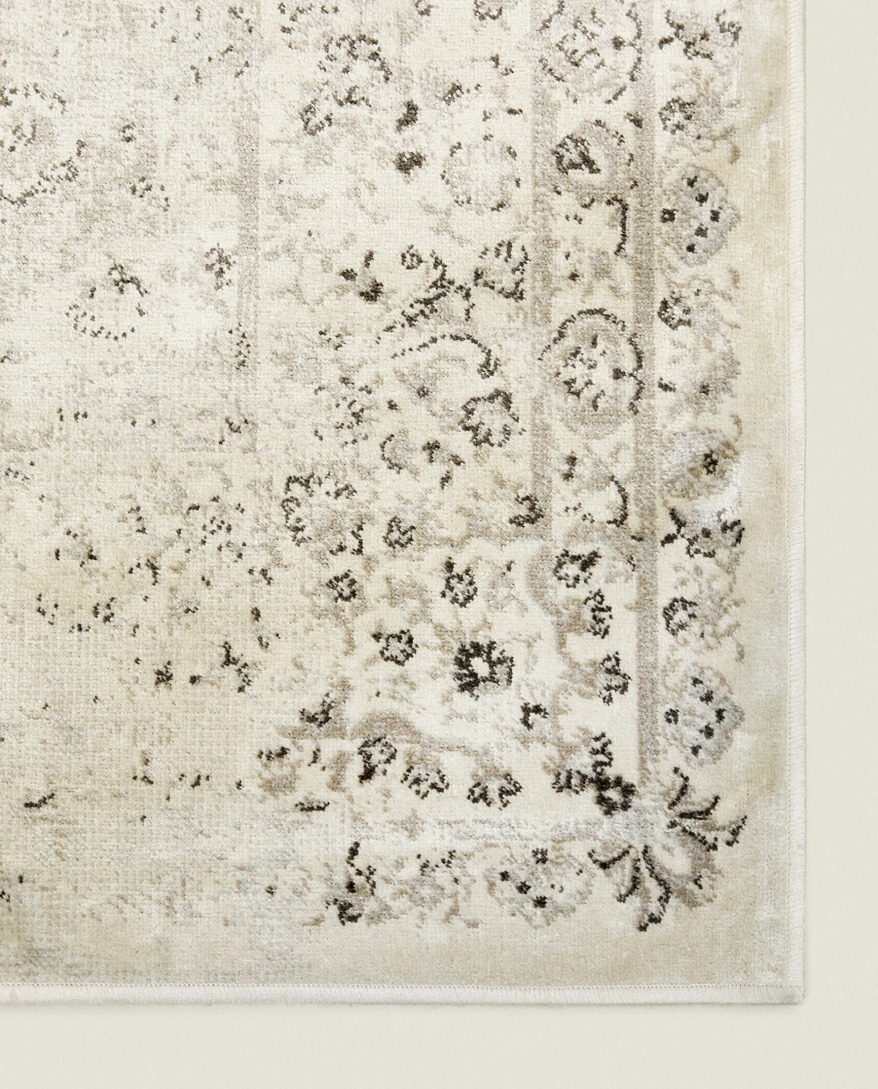 ZARA Home Vintage-Effect Rug