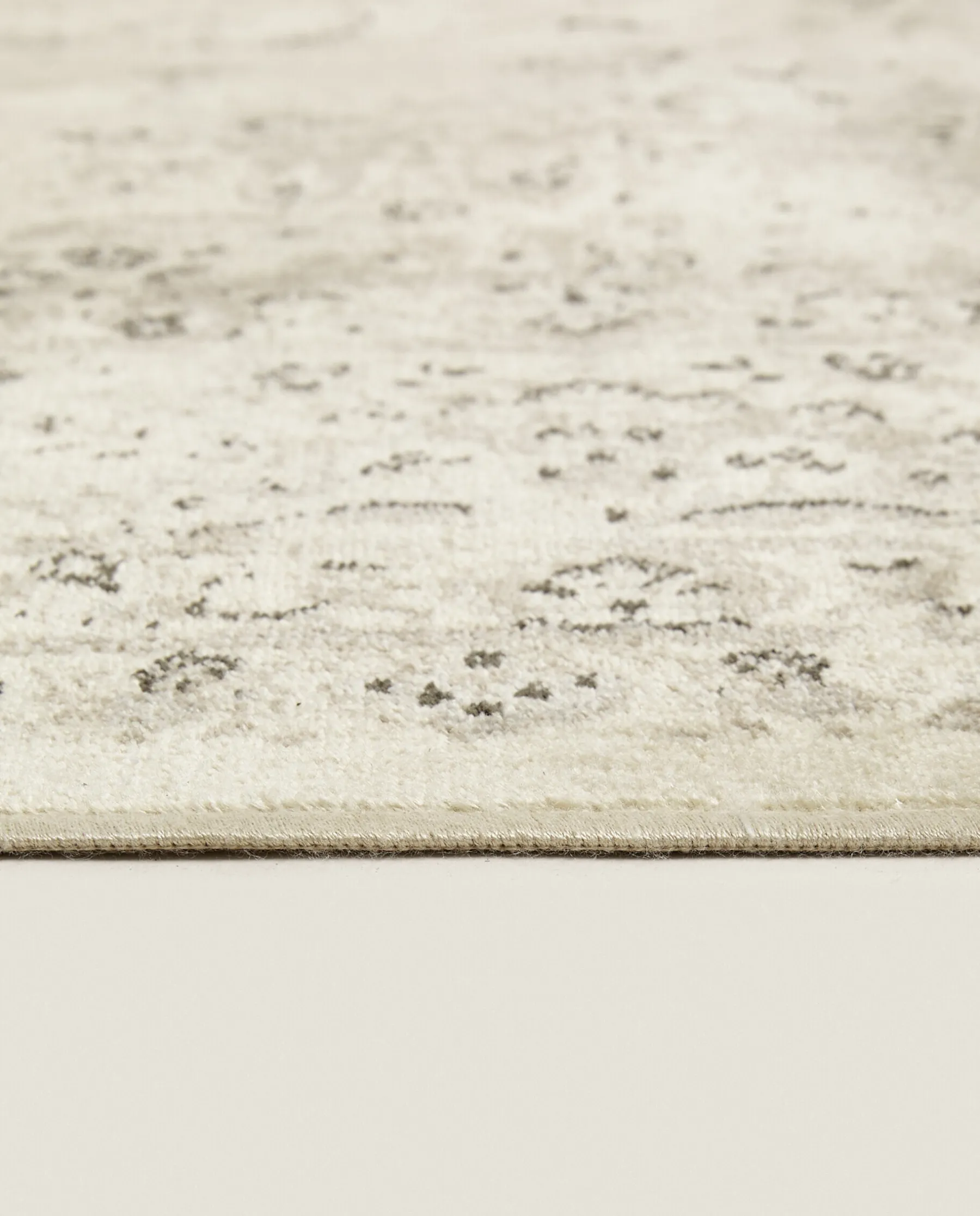 ZARA Home Vintage-Effect Rug